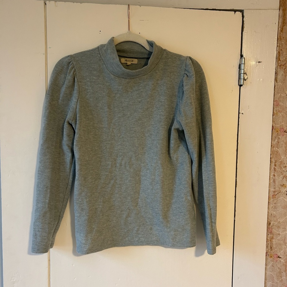 light gray blue sweater from madewell with small puff sleeve